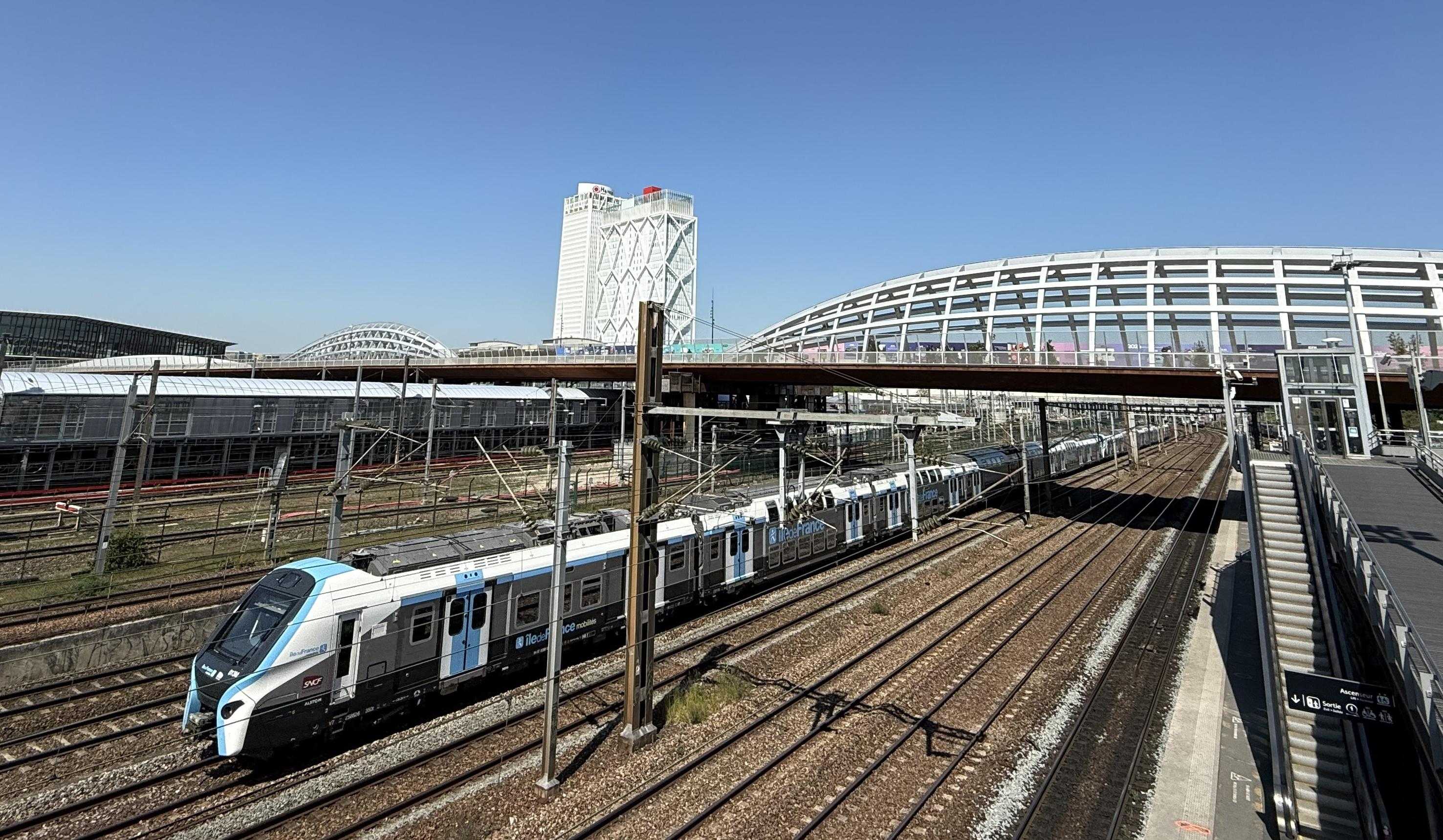 Un RER D en gare de Stade de France Saint-Denis