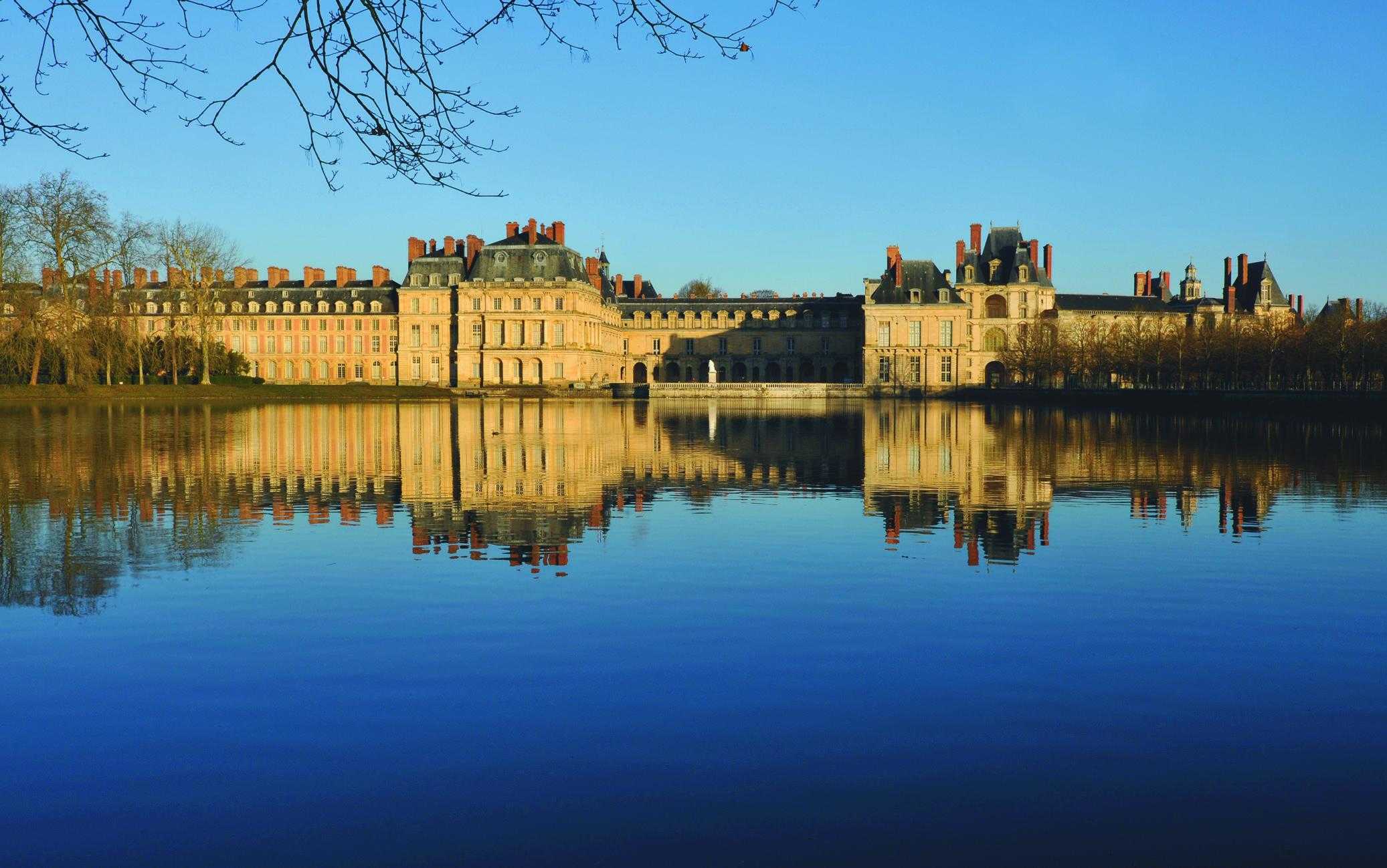 Le Nôtre, André: chateau at Fontainebleau - Students