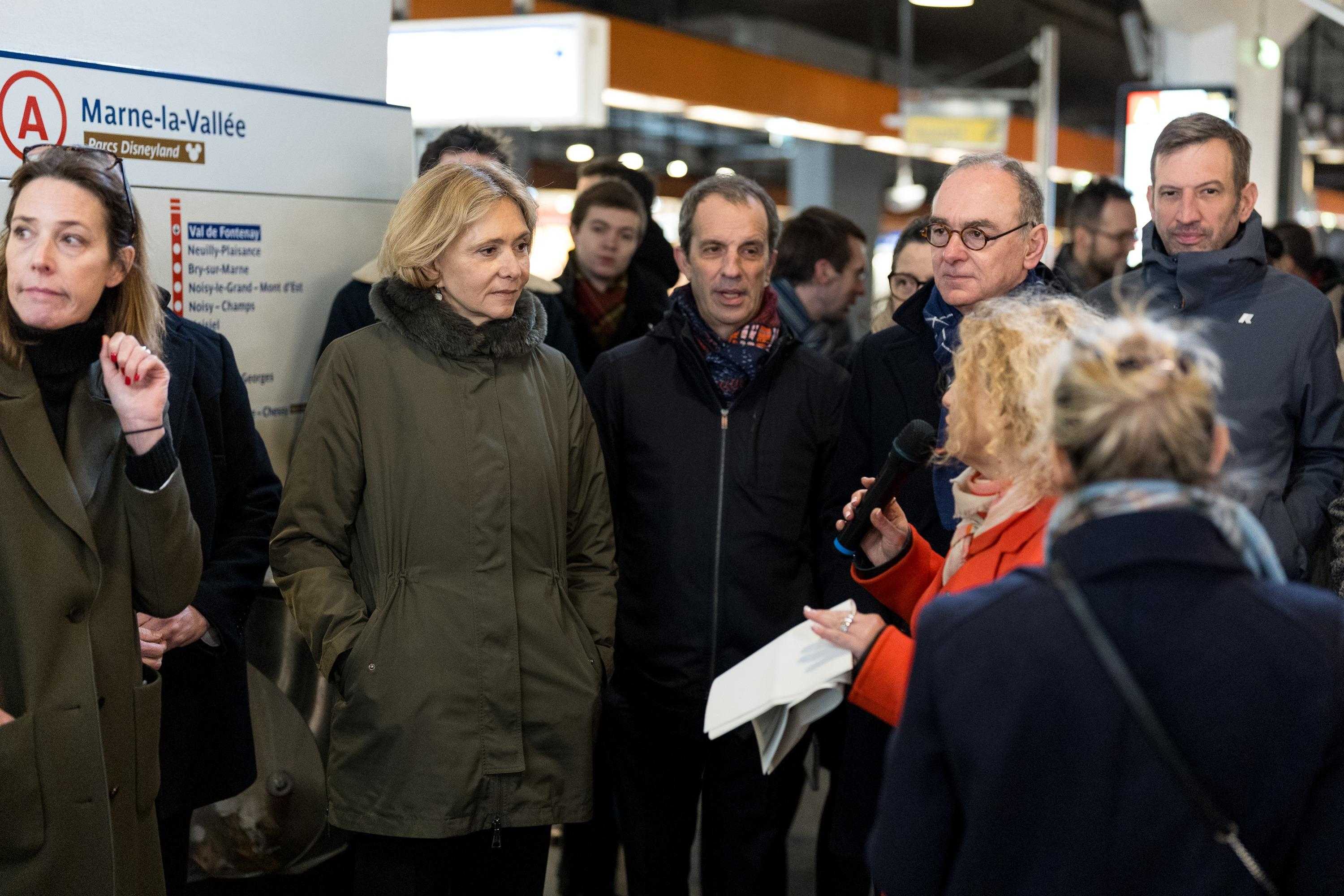Valérie Pécresse, Christophe Fanichet et Xavier Piechaczyk lors d'une marche exploratoire commune Transilien SNCF Voyageurs et RATP à Val de Fontenay le 17/02/26.