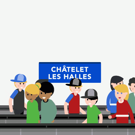 Des voyageurs très nombreux en transit sir un tapis roulant Chatelet aujourd'hui, et moins nombreux en 2022